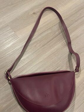 Portland Leather Medium KOALA SLING BAG